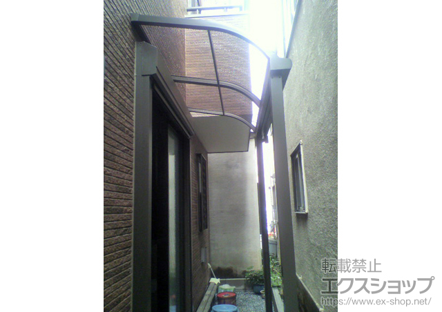 東京都江戸川区のLIXIL リクシル（トステム）のテラス屋根 ライザーテラスII R型 テラスタイプ 単体 積雪〜20cm対応
間口=関東間1.0間（柱芯々1,620mm　屋根幅1,840mm） 施工例