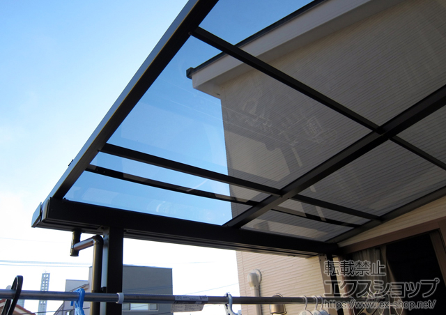 埼玉県さいたま市のLIXIL リクシル（トステム）のバルコニー・ベランダ屋根 ライザーテラスII F型 屋根タイプ 単体 積雪〜20cm対応 施工例