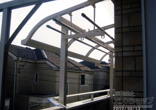 千葉県流山市のLIXIL リクシル（トステム）のバルコニー・ベランダ屋根 ライザーテラスII R型 屋根タイプ 単体 積雪〜20cm対応 施工例