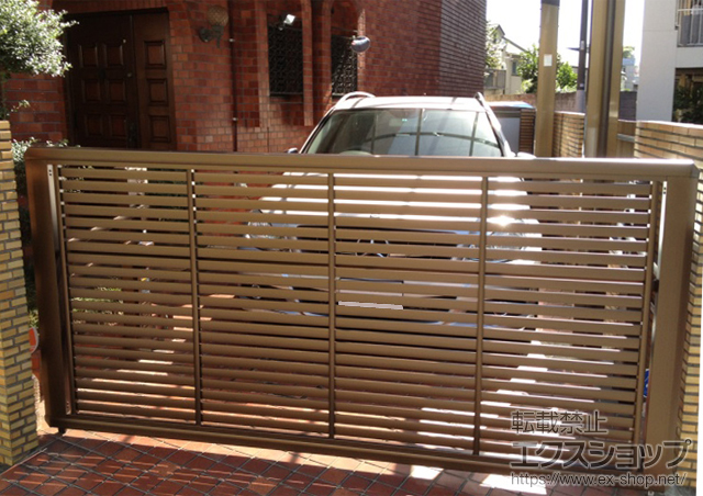 東京都目黒区ののカーゲート エクスラインアップゲート 5型 電動式 施工例