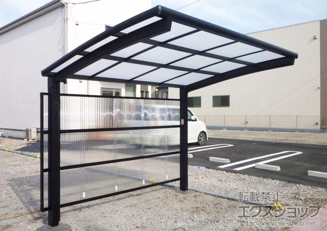 埼玉県鴻巣市のLIXIL リクシル（トステム）のサイクルポート・駐輪場 カーブパークシグマIII 波板1面囲いH15  積雪〜20cm対応 施工例