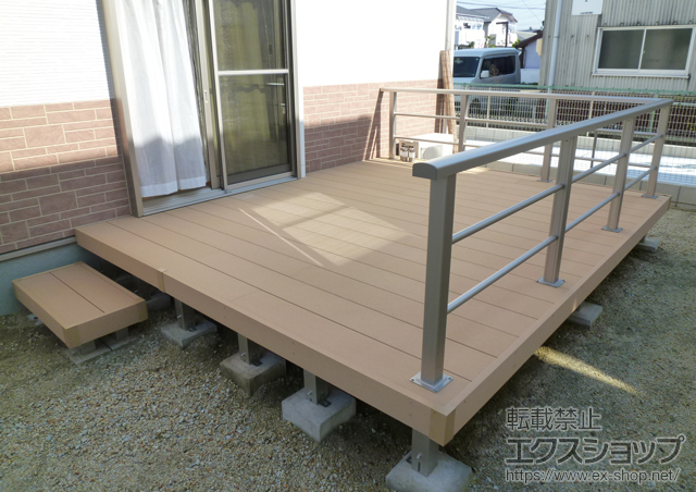愛知県瀬戸市ののウッドデッキ リウッドデッキ 200 単体 +独立式リウッドステップ2型 施工例