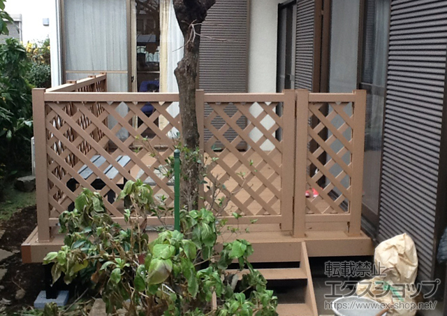 東京都武蔵野市ののウッドデッキ リウッドデッキ 200 単体 +リウッドステップ5型 Tタイプ（2段）+リウッドデッキフェンス2型＋デッキ門扉2型＜ラチス格子＞ 施工例