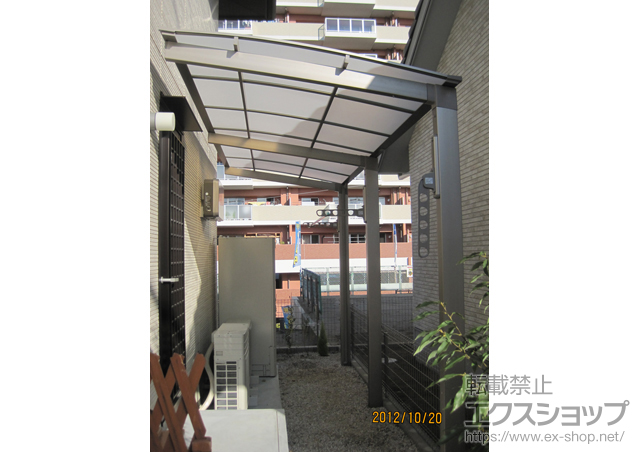 福岡県福岡市のLIXIL リクシル（トステム）のテラス屋根 エックスルーフ 独立前上がり テラスタイプ 連棟 積雪〜20ｃｍ対応 施工例