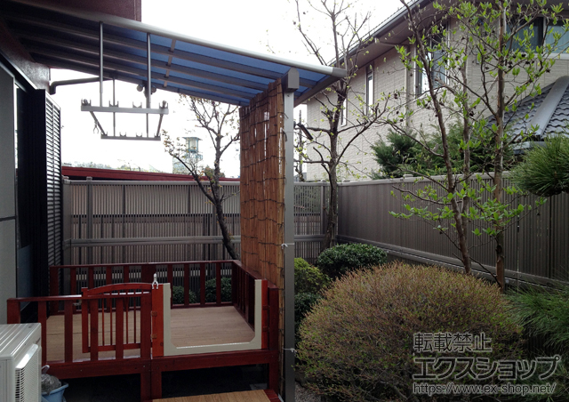 東京都あきる野市ののテラス屋根 ヴェクターテラス F型 テラスタイプ 単体 積雪〜20cm対応+吊り下げ式物干し　標準　2本入 施工例