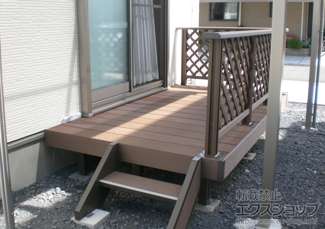 三重県桑名市のLIXIL リクシル（トステム）のウッドデッキ リコステージII 単体 ＋リコステージII ステップ1段＋デッキフェンス 施工例