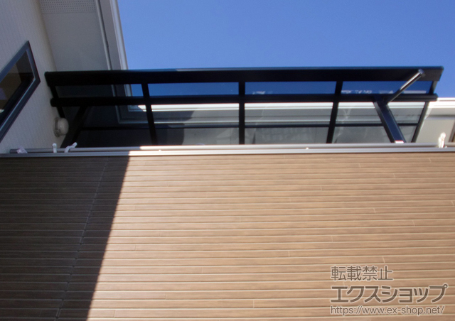 群馬県伊勢崎市のLIXIL リクシル（トステム）のバルコニー・ベランダ屋根 ライザーテラスII F型 屋根タイプ 単体 積雪〜20cm対応 施工例