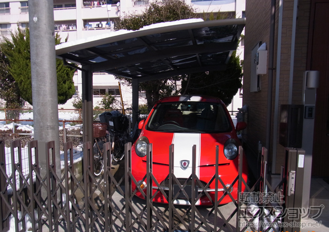 東京都東久留米市のLIXIL リクシル（トステム）のカーポート カーブポートシグマIII 積雪〜20cm対応 施工例