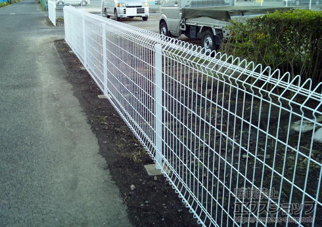 埼玉県三郷市ののフェンス・柵 メッシュフェンス G10-R 自由柱方式 メーター販売 施工例