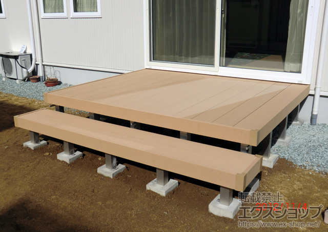 宮城県岩沼市ののウッドデッキ リウッドデッキ 200 単体 ＋段床用部材一式(正面用) 施工例