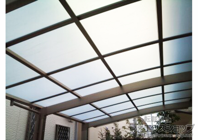 埼玉県草加市のLIXIL リクシル（トステム）のカーポート カーブポートシグマIII 積雪〜20cm対応 施工例