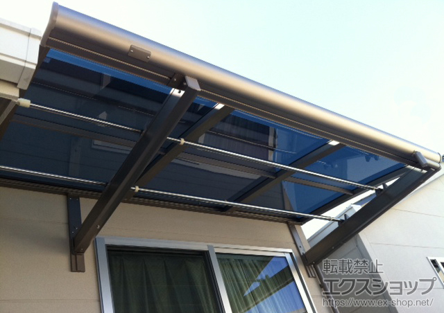 神奈川県横浜市鶴見区のLIXIL リクシル（トステム）のバルコニー・ベランダ屋根 パワーアルファ L型 ルーフタイプ 単体 積雪〜30cm対応 施工例