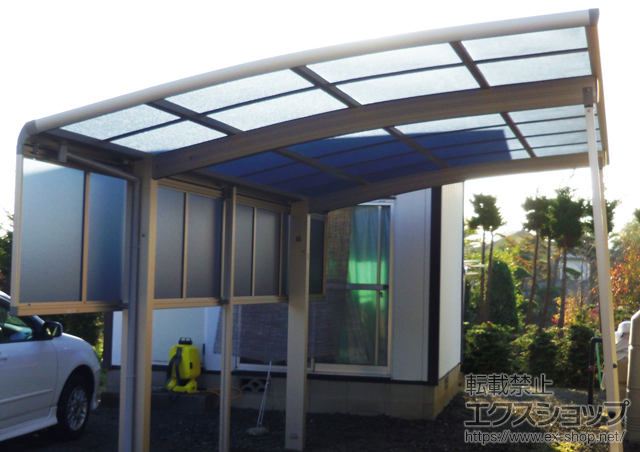 群馬県邑楽郡千代田町ののカーポート レイナポート 積雪〜20cm対応＋レイナポート サイドパネル＋レイナポート 着脱式サポート 2本入 施工例