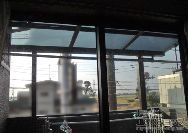 茨城県稲敷市のLIXIL リクシル（トステム）のバルコニー・ベランダ屋根 ライザーテラスII F型 屋根タイプ 単体 積雪+〜20cm対応+吊り下げ式物干し ワイド 2本入+ 屋根材ホルダー 関東間 2本入 施工例