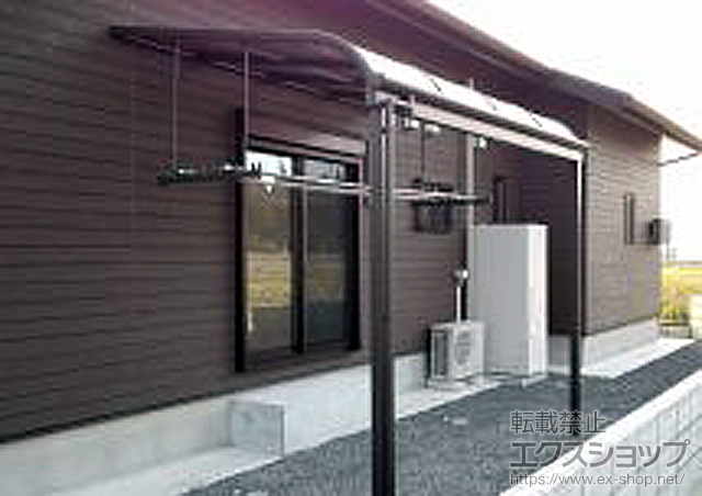 鹿児島県南九州市のLIXIL リクシル（トステム）のテラス屋根 パワーアルファ RB型 テラスタイプ 単体 積雪〜30cm対応+吊り下げ式物干し ワイド 2本入り 施工例