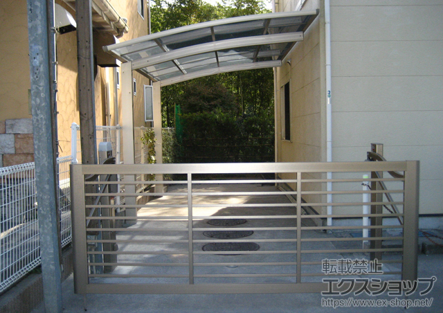 鹿児島県鹿児島ののカーゲート スウィングアップゲート 横格子型 電動式+リモコン送信器（追加用） 施工例