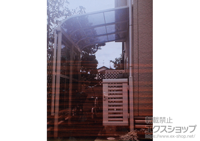 新潟県新潟市のLIXIL リクシル（トステム）のテラス屋根 ライザーテラスII R型 テラスタイプ 単体 積雪〜50cm対応+ライザーテラスII 前面スクリーン 2段 施工例