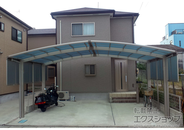 愛知県春日井市ののカーポート レイナトリプルポート 積雪〜20cm対応＋レイナトリプルポート サイドパネル 施工例