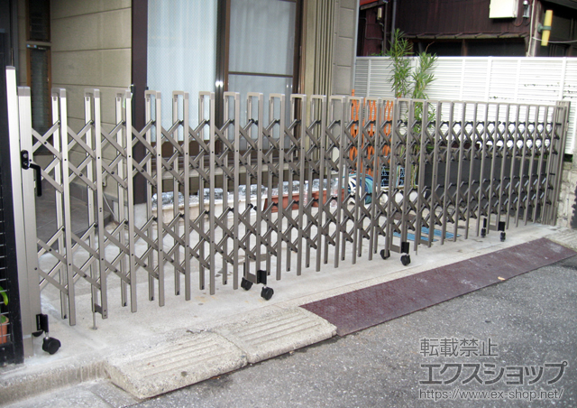 東京都文京区ののカーゲート トリップゲート 傾斜地専用型 ノンレール 片開き54S 施工例