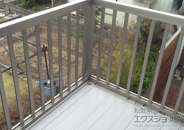 福岡県福岡市のLIXIL リクシル（トステム）のバルコニー アクトステージA型 太格子 単体 柱建て式 施工例