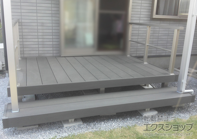千葉県柏市ののウッドデッキ リウッドデッキ 200+段床セット 正面 1段仕様+シンプルモダンデッキフェンス8型 横格子1本 施工例