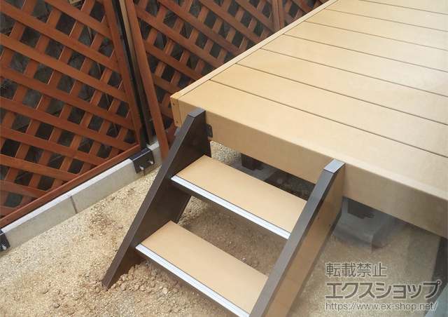 愛知県名古屋市のLIXIL リクシル（トステム）のウッドデッキ リコステージII 単体 ＋リコステージII ステップ2段用 施工例