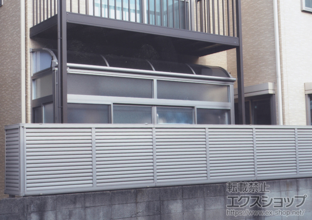 大阪府八尾市のLIXIL リクシル（トステム）のテラス囲い・サンルーム ほせるんですII R型 床納まり ランマ付 積雪〜20?対応 施工例