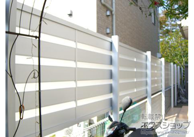 東京都町田市ののフェンス・柵 ライフモダンII YP型フェンス 単色 多段柱施工 施工例