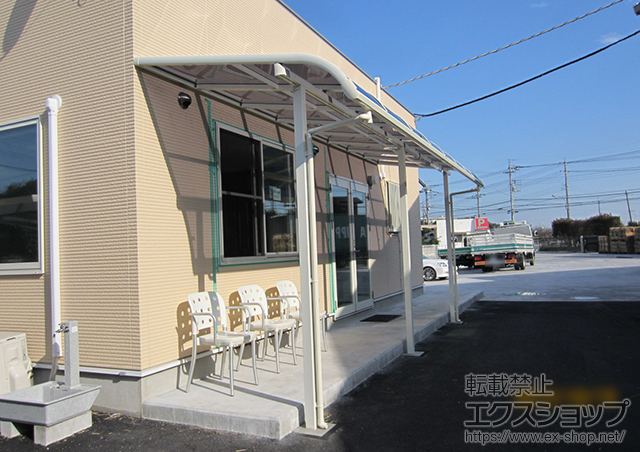 千葉県佐倉市のLIXIL リクシル（トステム）のテラス屋根 パワーアルファ RB型 テラスタイプ 連棟 積雪〜30cm対応 施工例