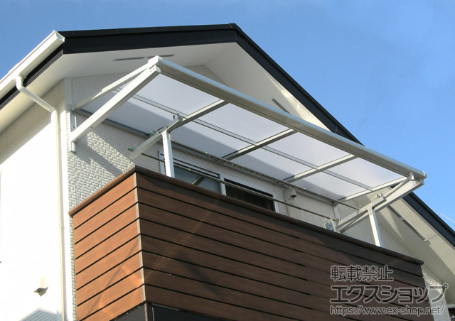埼玉県草加市のLIXIL リクシル（トステム）のバルコニー・ベランダ屋根 ライザーテラスII F型 ルーフタイプ 単体 積雪〜20cm対応 施工例