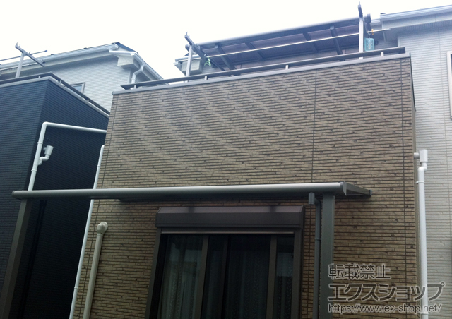 神奈川県横浜市戸塚区のLIXIL リクシル（トステム）のバルコニー・ベランダ屋根 ライザーテラスII F型 ルーフタイプ 単体 積雪〜20cm対応 施工例