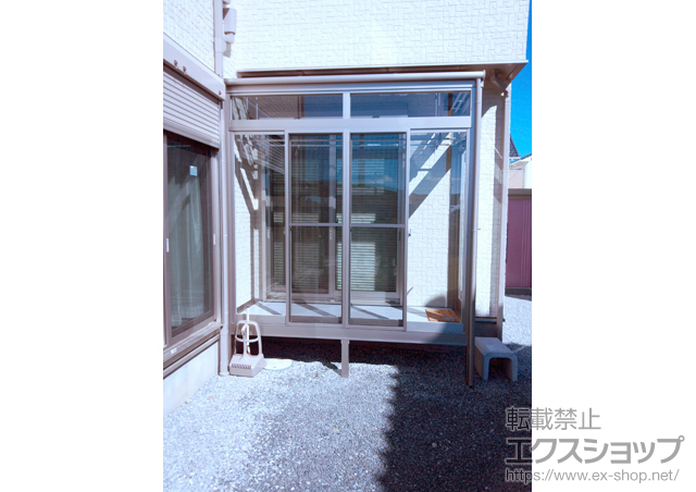 埼玉県幸手市のLIXIL リクシル（トステム）のテラス囲い・サンルーム ほせるんですII F型 床納まり ランマ付＋吊り下げ物干し　標準　2本入＋カーテンレールセット＋網戸 施工例