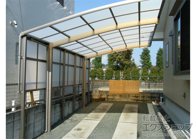 熊本県熊本市北区のLIXIL リクシル（トステム）のカーポート カーブポートシグマIII 積雪〜20cm対応＋サイドパネル（2段） H500+800+補助柱2 施工例