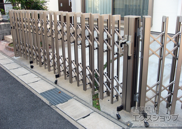 千葉県松戸市ののカーゲート アルシャインII HW型Aタイプ ノンレール 両開き 角地タイプ （本体400+連結290） 施工例