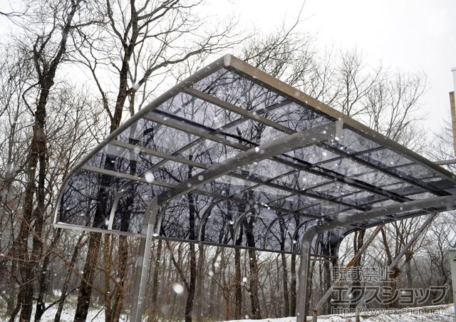 栃木県那須郡那須町のLIXIL リクシル（トステム）のカーポート テールポートシグマIII 積雪〜30cm対応+着脱式サポート柱　標準 2本入+母屋補強部材+屋根材ホルダー 57タイプ用 施工例