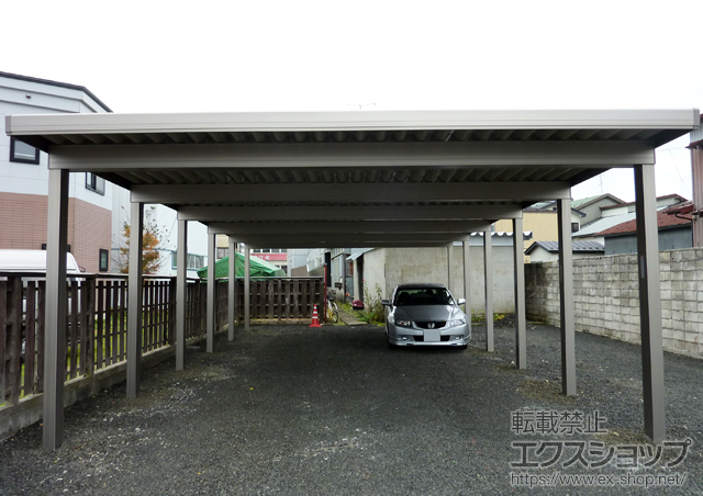 青森県上北郡七戸町のLIXIL リクシル（トステム）のカーポート テリオスポートIII 4500 4台用 縦連棟 12本柱 施工例