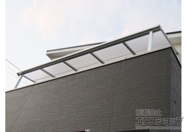 熊本県熊本市東区のLIXIL リクシル（トステム）のバルコニー・ベランダ屋根 ライザーテラスII F型 屋根タイプ 単体 積雪〜20?対応 施工例