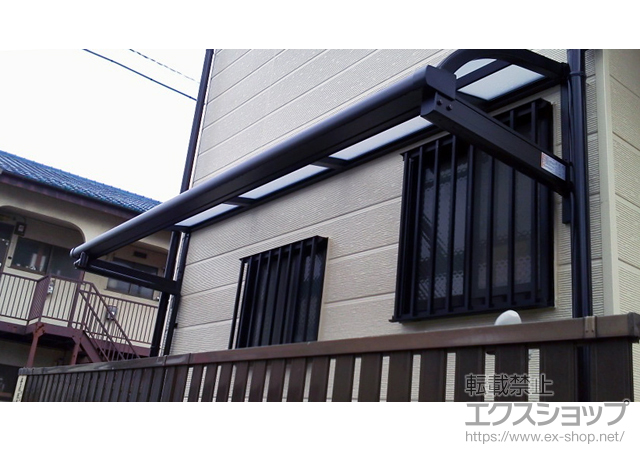 東京都葛飾区のLIXIL リクシル（トステム）のバルコニー・ベランダ屋根 ライザーテラスII R型 ルーフタイプ 単体 積雪〜20cm対応 施工例