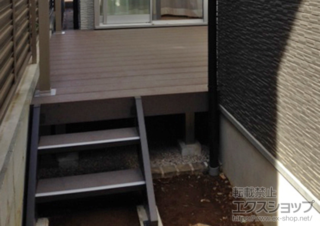 神奈川県横浜市のLIXIL リクシル（トステム）のウッドデッキ 樹ら楽ステージ+ステップ2段 施工例