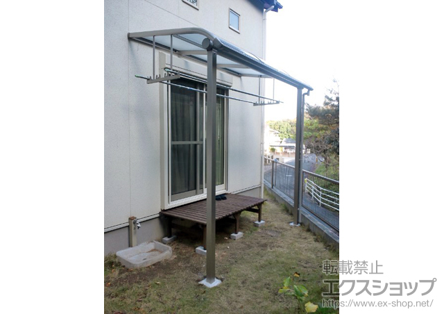 福岡県福岡市ののテラス屋根 プレシオステラス R型 テラスタイプ 単体 積雪〜20?対応＋吊り下げ物干し　標準　2本入 施工例