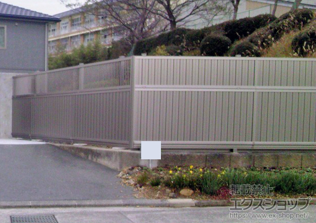 静岡県湖西市のLIXIL リクシル(新日軽)のフェンス・柵 セレビューフェンス 自在柱式 2段柱60角仕様 施工例