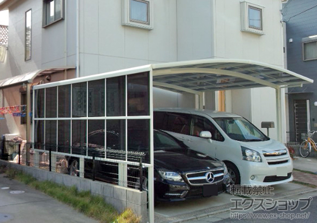 和歌山県和歌山市のLIXIL リクシル（トステム）のカーポート カーブポートシグマIII ワイド 積雪〜30cm対応+サイド パネル2段 50タイプ用 施工例