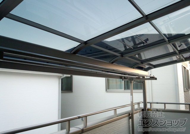 滋賀県近江八幡市のLIXIL リクシル（トステム）のバルコニー・ベランダ屋根 ライザーテラスII R型 屋根タイプ 単体 積雪〜20cm対応 施工例