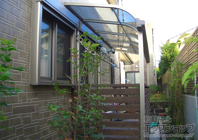 鹿児島県鹿児島市のLIXIL リクシル（トステム）のテラス屋根 ライザーテラスII R型 テラスタイプ 単体 積雪〜20cm対応 施工例