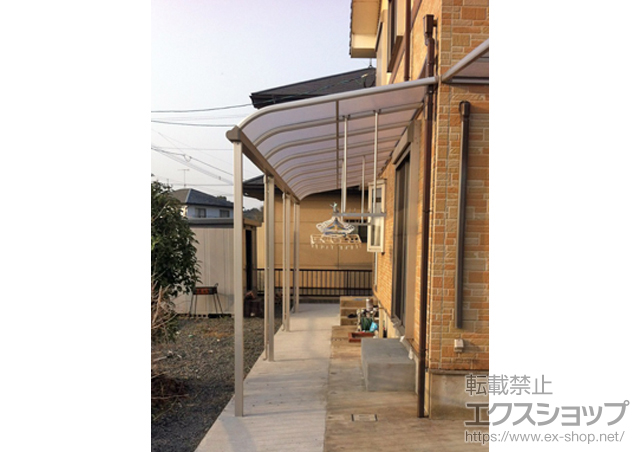 福岡県築上郡上毛町ののテラス屋根 プレシオステラス R型 テラスタイプ 連棟 積雪〜20cm対応+プレシオステラス 吊り下げ物干し　ロング　2本入 施工例