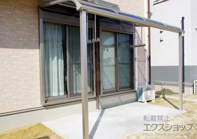 愛知県知多郡武豊町ののテラス屋根 ヴェクターテラス R型 テラスタイプ 単体 積雪〜20cm対応+吊り下げ式物干し 標準 2本 施工例