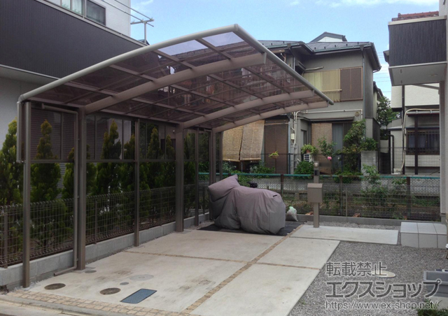 東京都調布市のLIXIL リクシル（トステム）のカーポート カーブポートシグマIII 延長 積雪〜30cm対応+カーブポートシグマIII サイドパネル 施工例