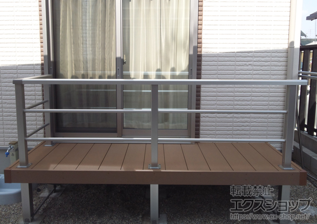 愛知県北名古屋市ののウッドデッキ リウッドデッキ 200 単体 +リウッドデッキ200 シンプルモダンデッキフェンス2型<横格子2本> 施工例