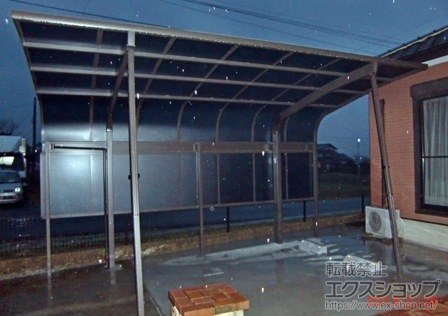 佐賀県伊万里市のLIXIL リクシル（トステム）のカーポート テールポートシグマIII 積雪〜30cm対応+テールポートシグマIII サイドパネル+テールポートシグマIII 着脱式サポート 施工例
