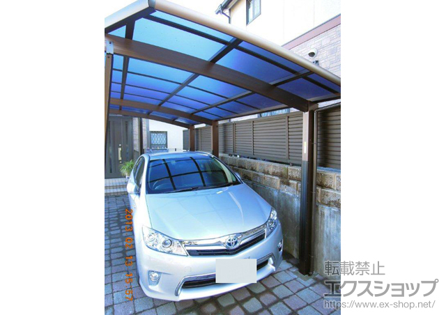 大阪府吹田市ののカーポート レイナポートＺ 延長 積雪〜20cm対応＋着脱式サポート　標準・ハイルーフ兼用＋柱カバー小 施工例